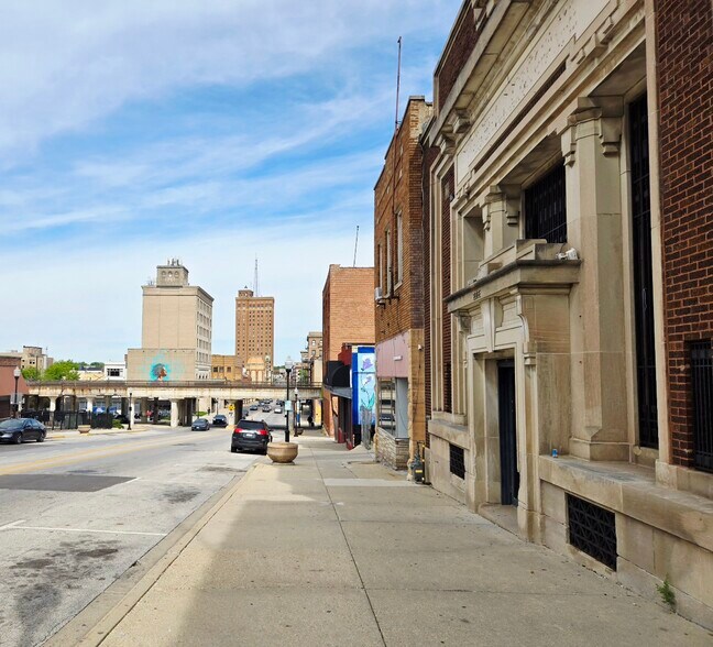 More Photos Of 220 E Galena Blvd, Aurora Storefront For Sale