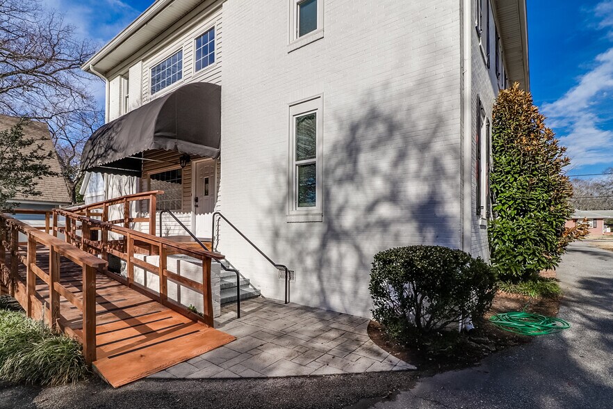 More Photos Of 104 W Candler St, Winder Medical For Sale