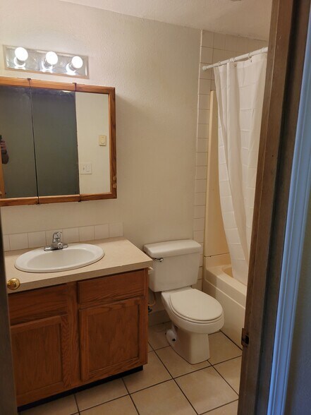 More Photos Of 911 SW Broadway Dr, Portland Apartments For Sale