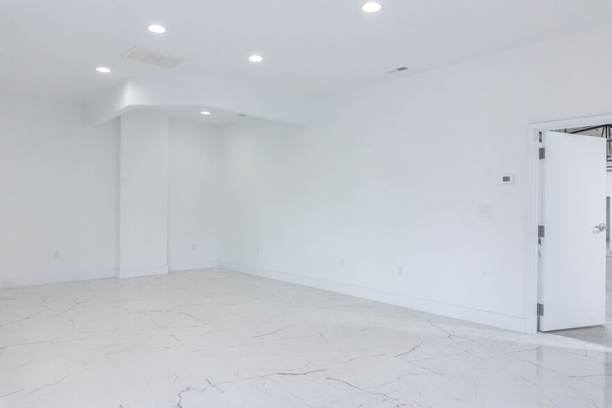 More Photos Of 122 Atando Ave, Charlotte Service For Lease