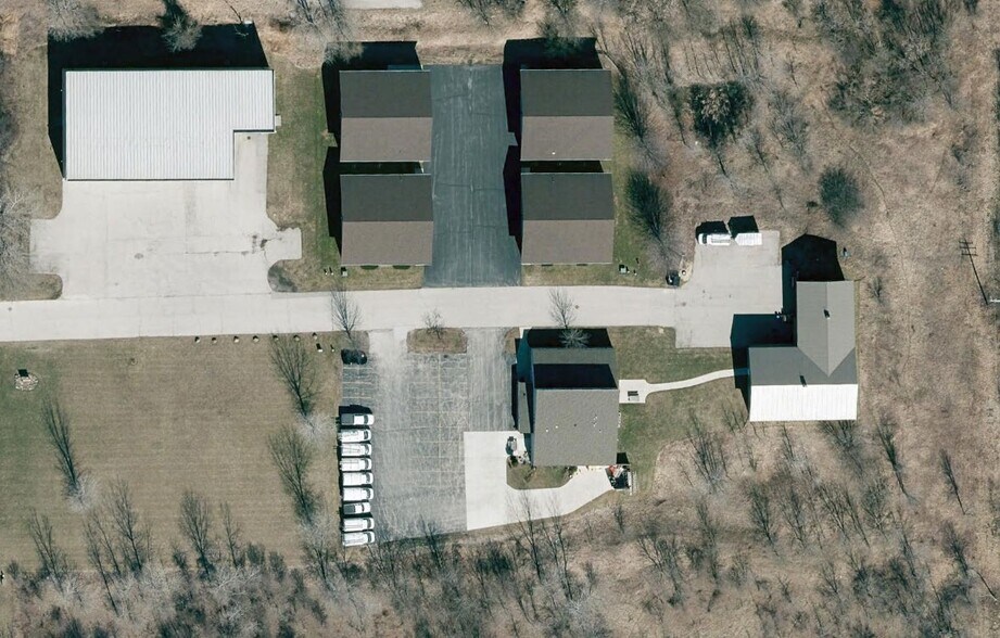 Primary Photo Of 658 N Progress Dr, Saukville Warehouse For Sale