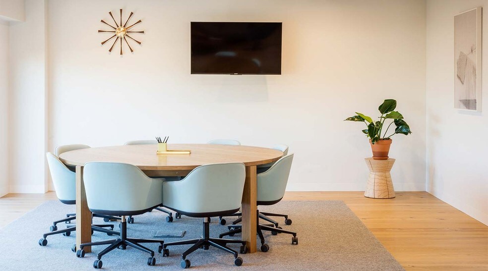 More Photos Of 460 Doyle Ave, Kelowna Coworking Space