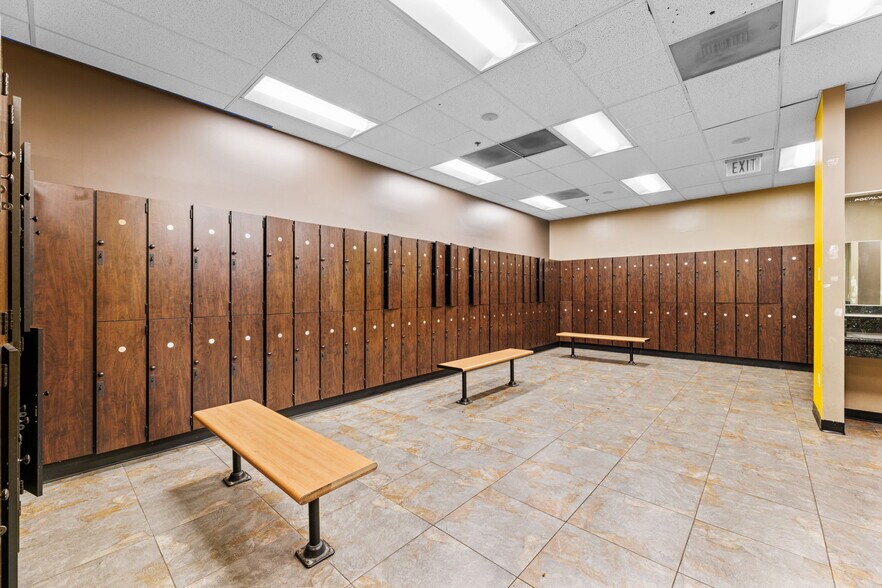 More Photos Of 1900 Del Paso Rd, Sacramento Health Club For Lease