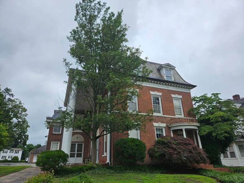 More Photos Of 103 S Main St, Middletown Office For Sale