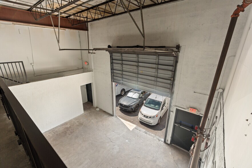 More Photos Of 7361-7391 NW 78th St, Medley Warehouse For Lease