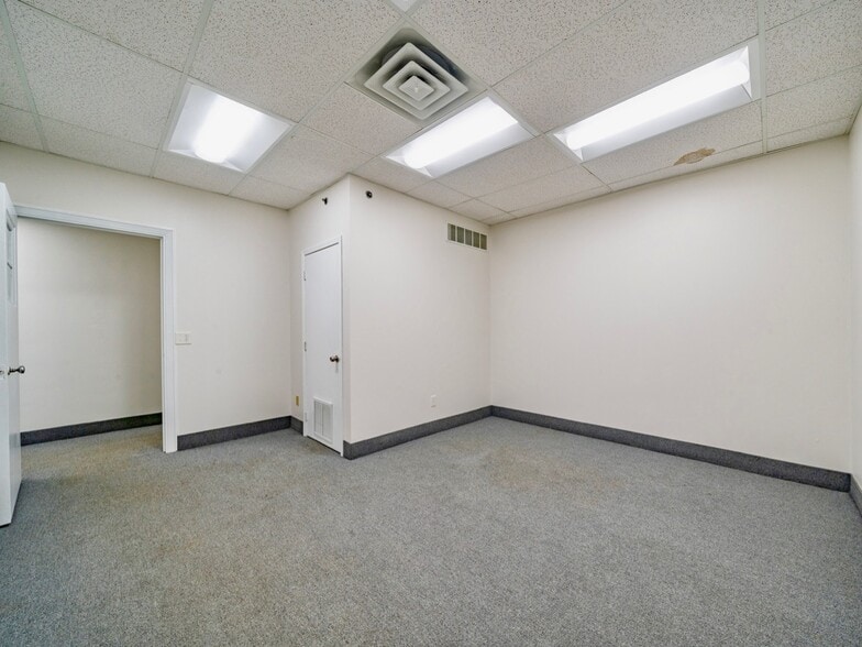 More Photos Of 10 Mt Read Blvd, Rochester Light Distribution For Lease