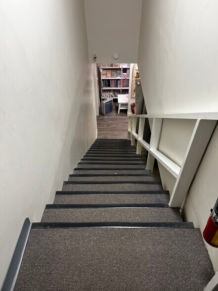 More Photos Of 3640 W Cypress St, Tampa General Retail For Lease