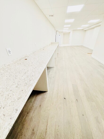 More Photos Of 9 E Putnam Ave, Greenwich Storefront For Lease