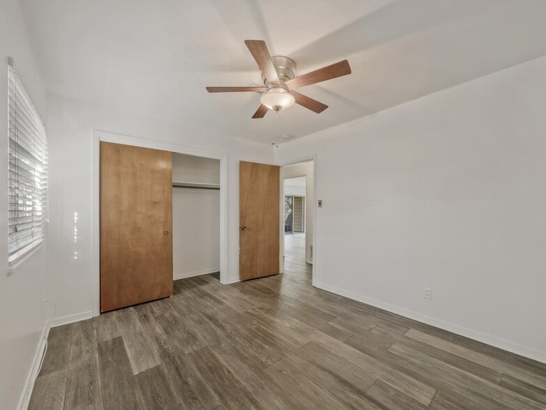 More Photos Of 2326 Hartford Rd, Austin Apartments For Sale