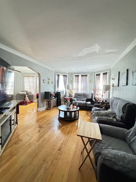 More Photos Of 7914 S Dobson Ave, Chicago Apartments For Sale