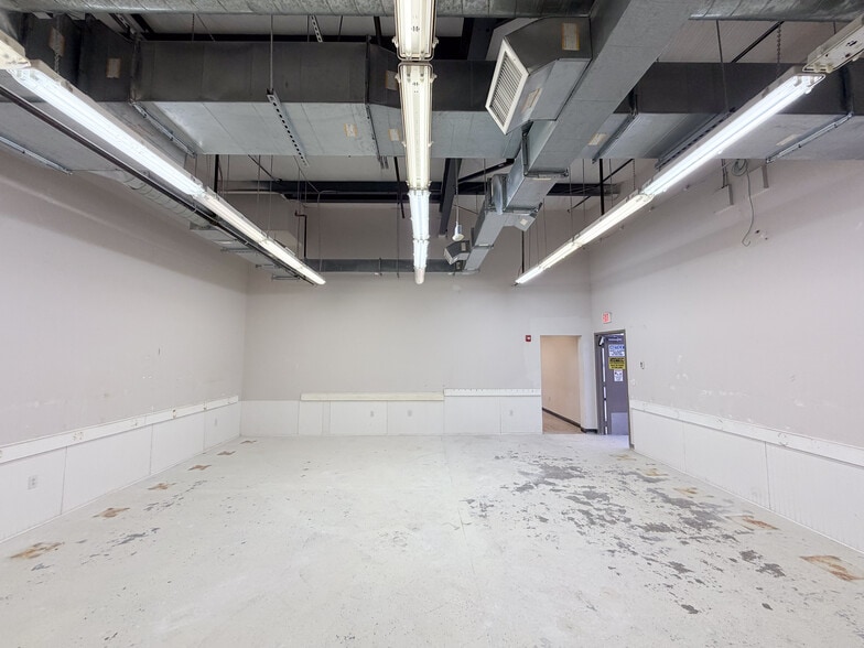 More Photos Of 10 County Line Dr, Cromwell Warehouse For Sale