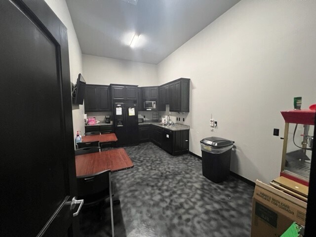 More Photos Of 1716 Signal Ridge Dr, Edmond Office For Sale