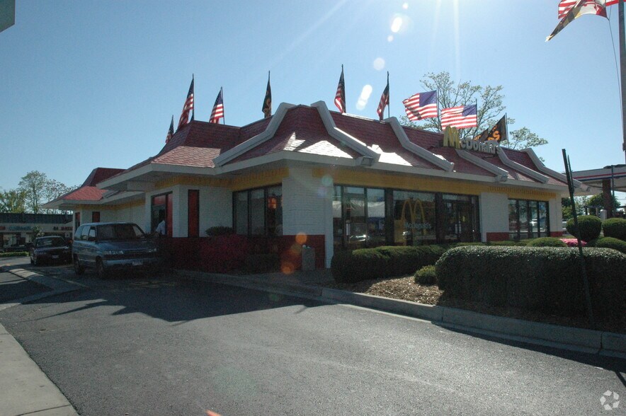 More Photos Of 12116-12168 Darnestown Rd, Gaithersburg Storefront For Lease