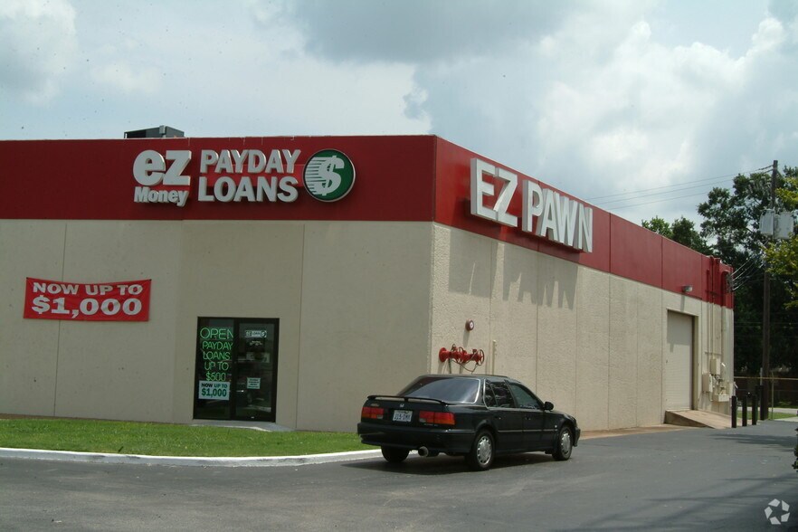 More Photos Of 7000 North Fwy, Houston Storefront For Lease