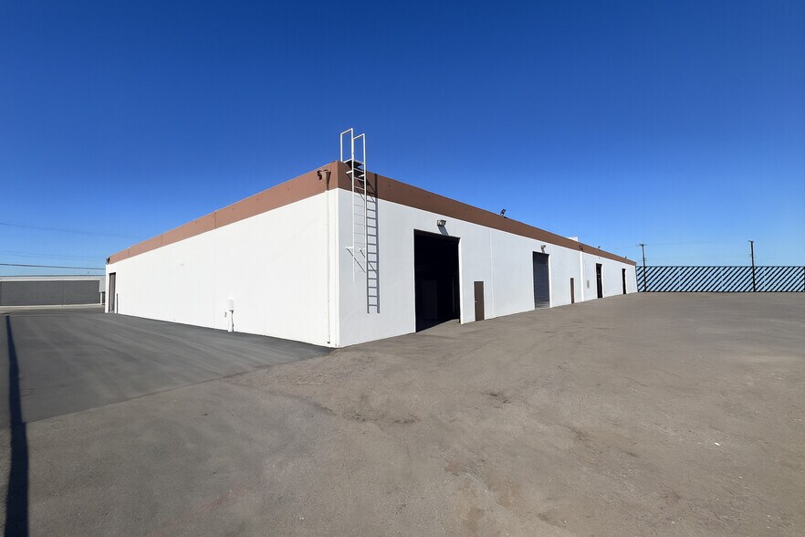 More Photos Of 12020-12040 Western Ave, Garden Grove Manufacturing For Lease
