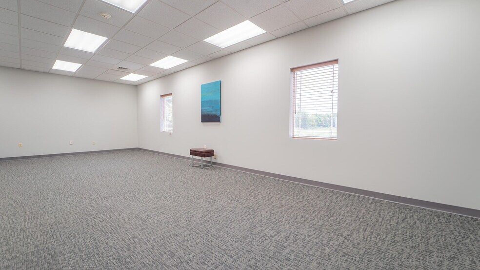 More Photos Of 951 Transport Dr, Valparaiso Office For Sale