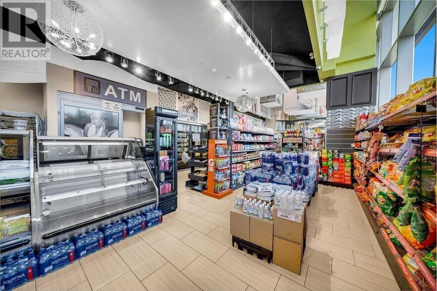 More Photos Of 4033 Hurontario St, Mississauga Storefront For Sale