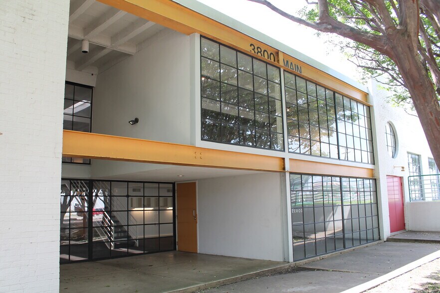 Primary Photo Of 3800 Main St, Dallas Office For Lease