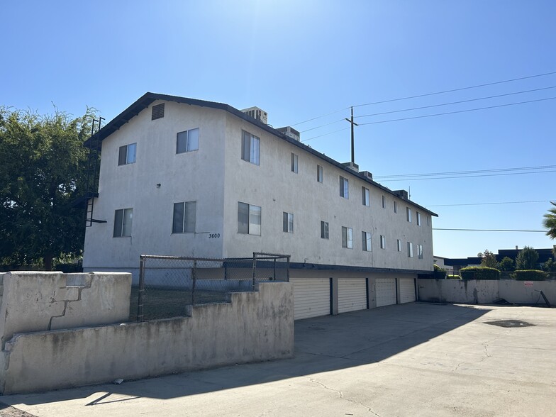 Primary Photo Of 3600 Panama Ln, Bakersfield Apartments For Sale