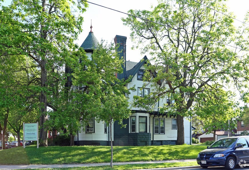 More Photos Of 924 S 19th St, Milwaukee Apartments For Sale