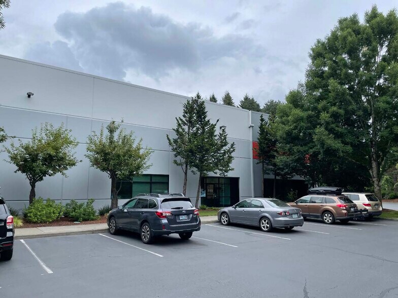 More Photos Of 4630 NE 166th Ave, Portland Warehouse For Lease