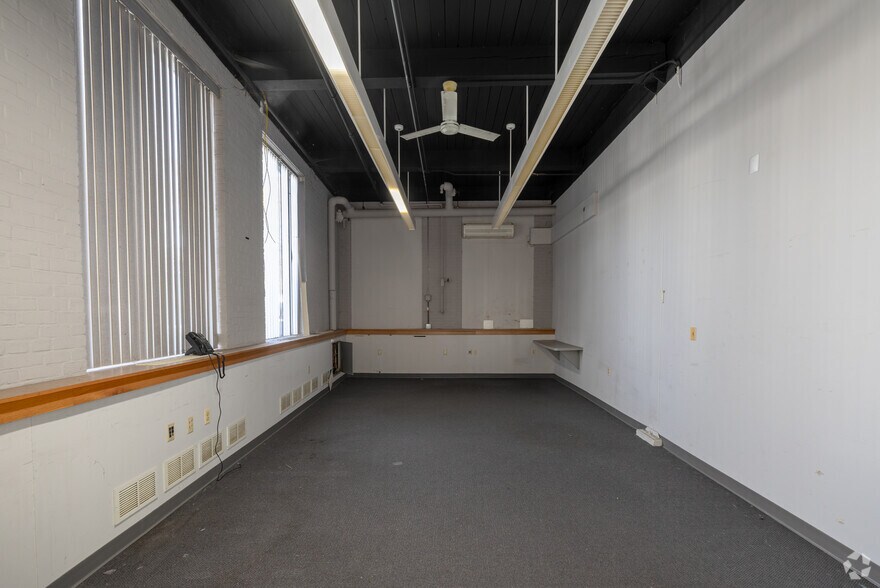 More Photos Of 650 Franklin Ave, Hartford Manufacturing For Sale