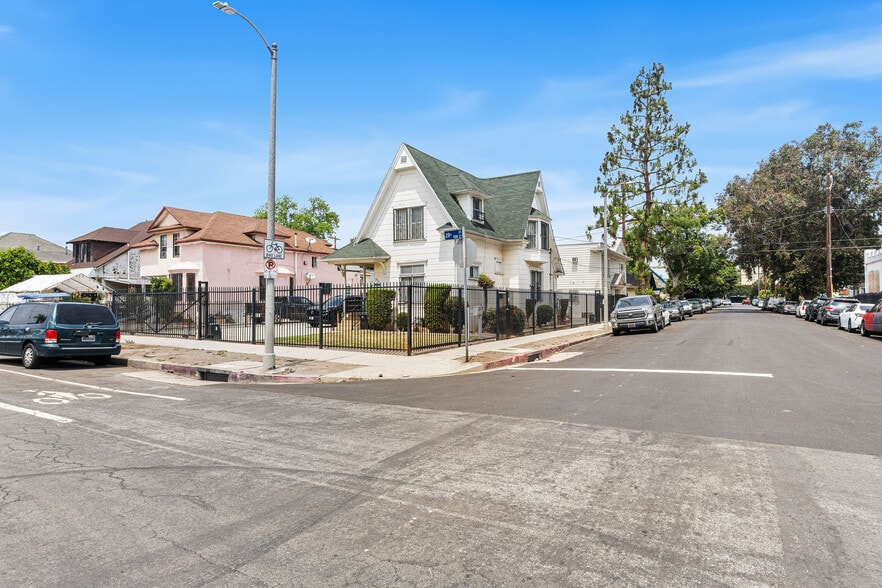 More Photos Of 933 E 28th St, Los Angeles Multifamily For Sale