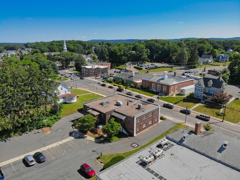More Photos Of 132 Main St, Southington Bank For Lease