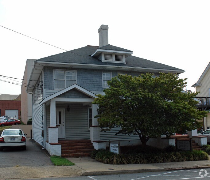 More Photos Of 205-207 N Poplar St, Winston-Salem Office For Sale