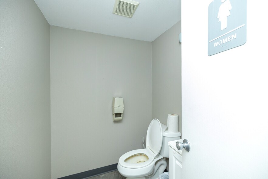 More Photos Of 130 E 10th Ave, South Hutchinson Industrial For Sale