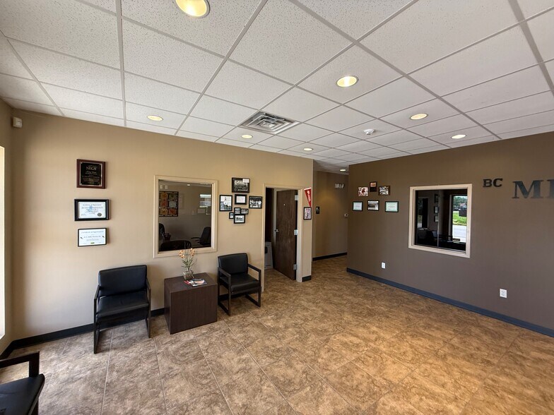 More Photos Of 1504 Nederland Ave, Nederland Storefront Retail Office For Sale