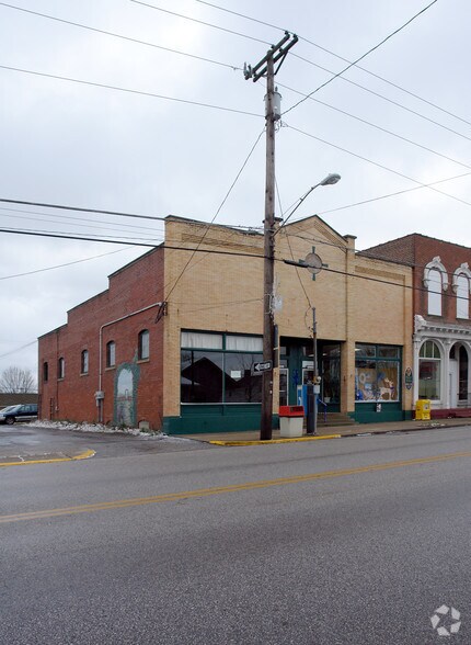Primary Photo Of 119-121 E Main St, Smithville General Retail For Lease