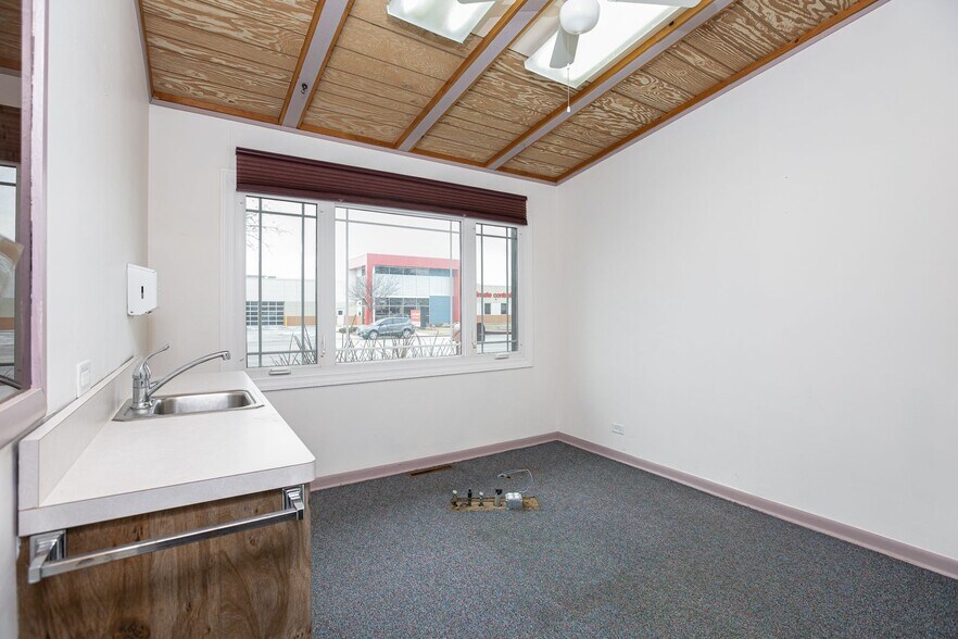 More Photos Of 1825 Roosevelt Rd, Wheaton Medical For Sale