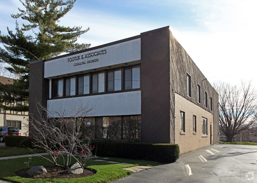 Primary Photo Of 2521 Gross Point Rd, Evanston Office For Lease