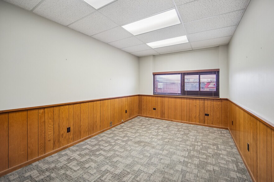 More Photos Of 200 1st Ave E, Newton Office For Sale
