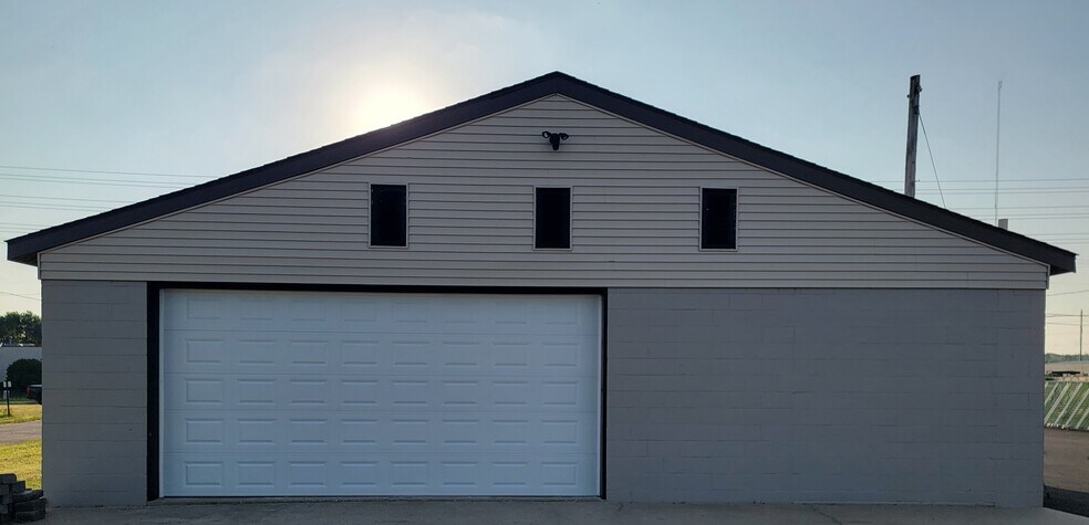 More Photos Of 6202 Material Ave, Loves Park Light Distribution For Sale