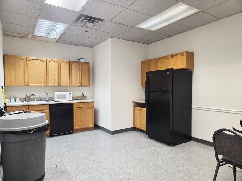 More Photos Of 1929 W Lone Cactus Dr, Phoenix Light Distribution For Lease