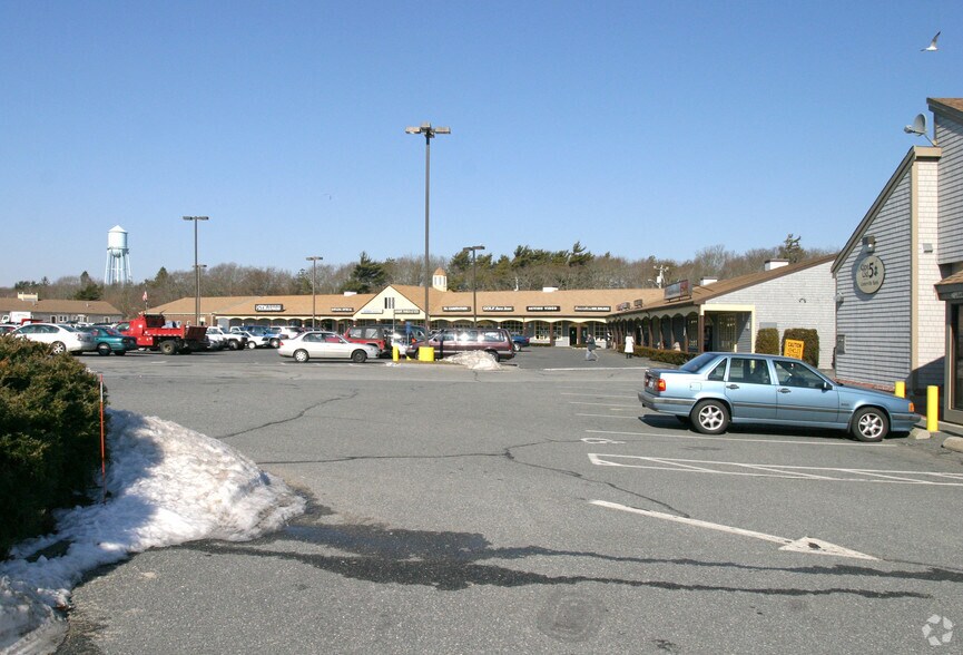 More Photos Of 1638-1662 Falmouth Rd, Centerville Storefront For Lease