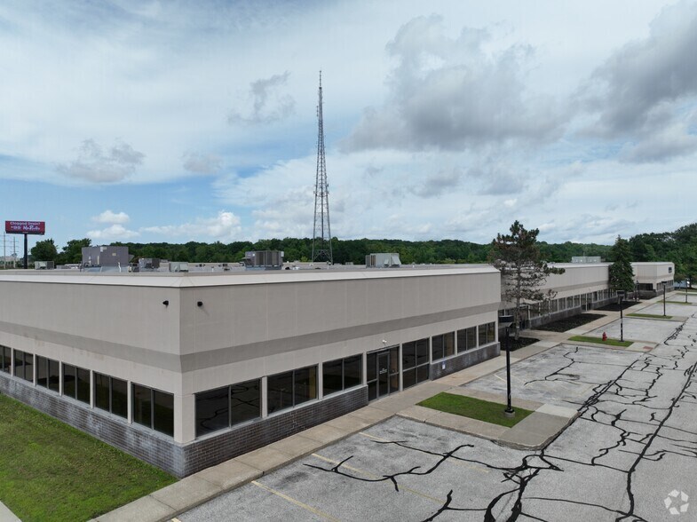 More Photos Of 4400 Renaissance Pky, Warrensville Heights Showroom For Lease