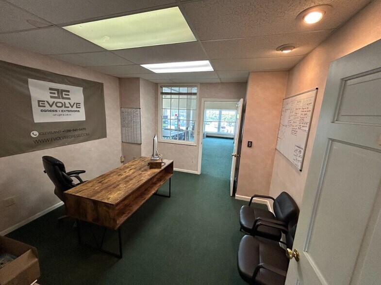 More Photos Of 15501 Munn Rd, Cleveland Office For Lease