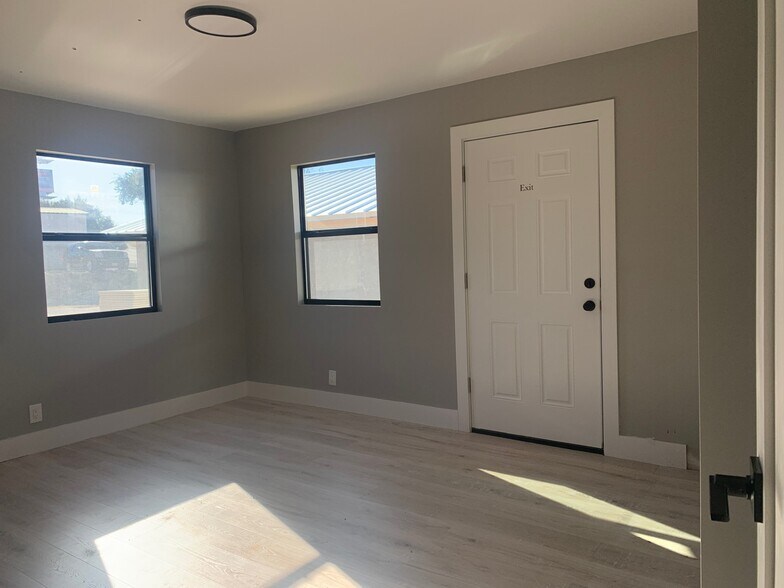 More Photos Of 22214 State Highway 71 W, Spicewood Storefront Retail Office For Lease