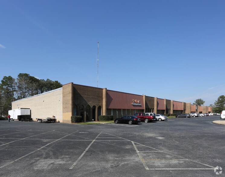 More Photos Of 2065 Peachtree Industrial Ct, Atlanta Warehouse For Lease