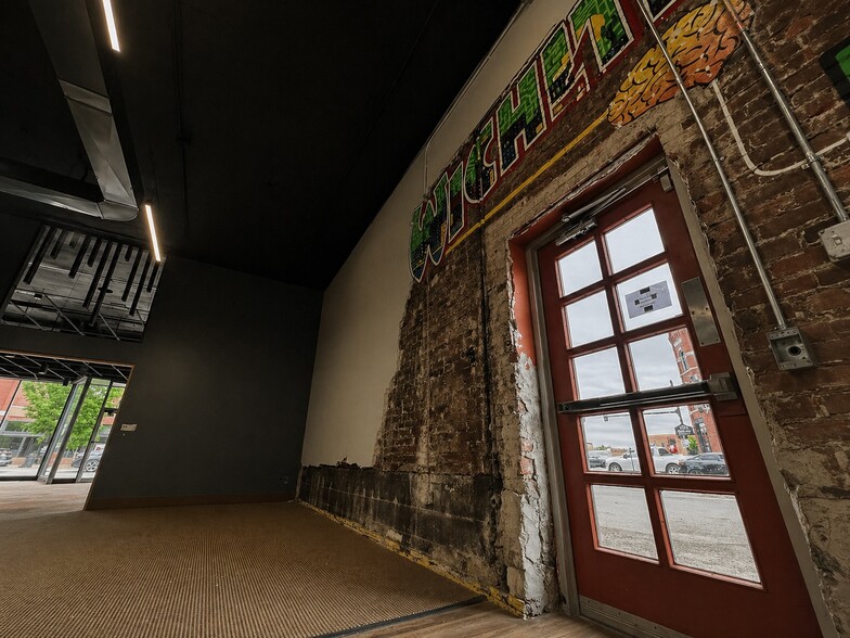More Photos Of 921 E Douglas Ave, Wichita Auto Repair For Lease