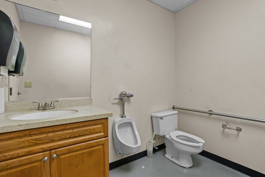 More Photos Of 157 Industrial Dr, King Warehouse For Lease