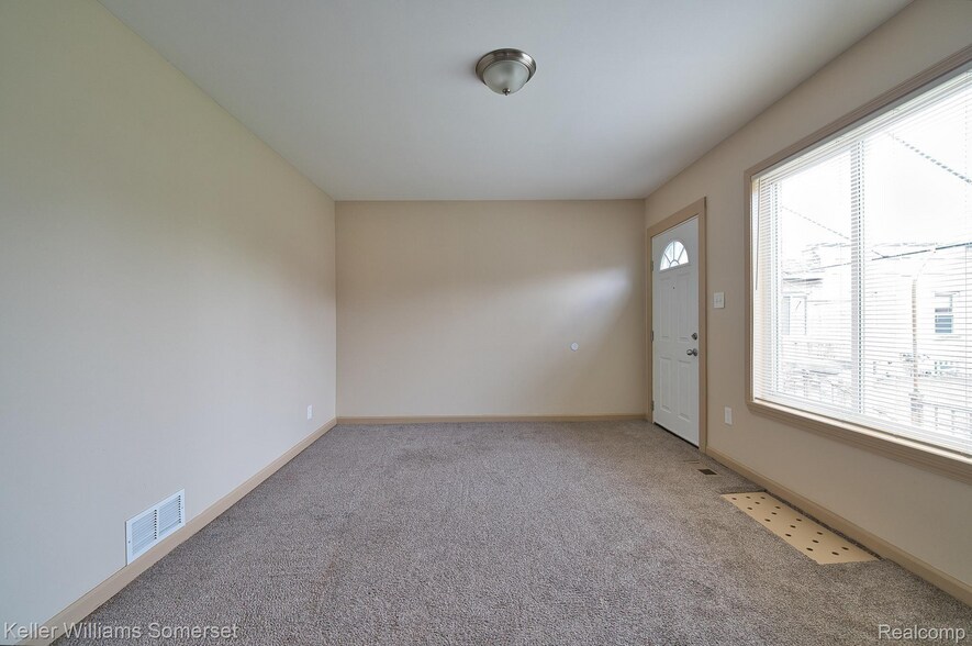 More Photos Of 51 Spokane Dr, Pontiac Apartments For Sale