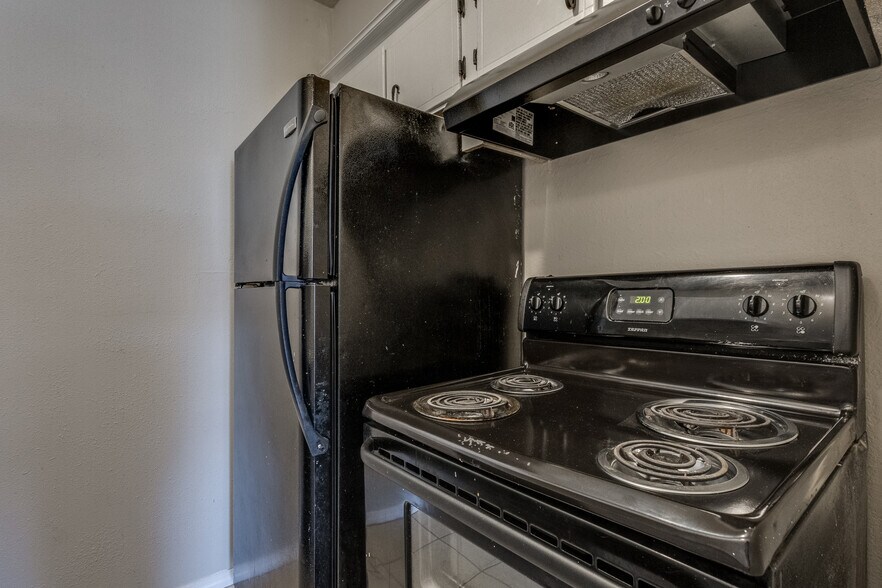 More Photos Of NW 10th St & N Classen Blvd, Oklahoma City Apartments For Sale