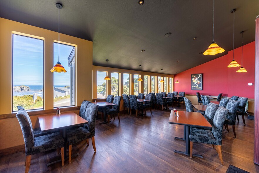 More Photos Of 1695 Beach Loop Drive, Bandon Restaurant For Sale