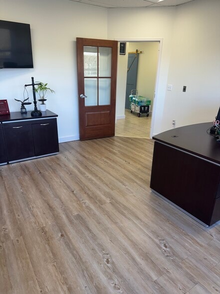 More Photos Of 591 Northpark Dr, Ridgeland Office For Sale