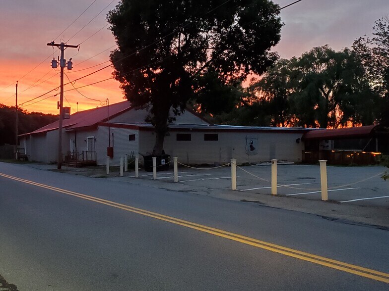 More Photos Of 22 Ash Swamp Rd, Newmarket Theater Concert Hall For Lease