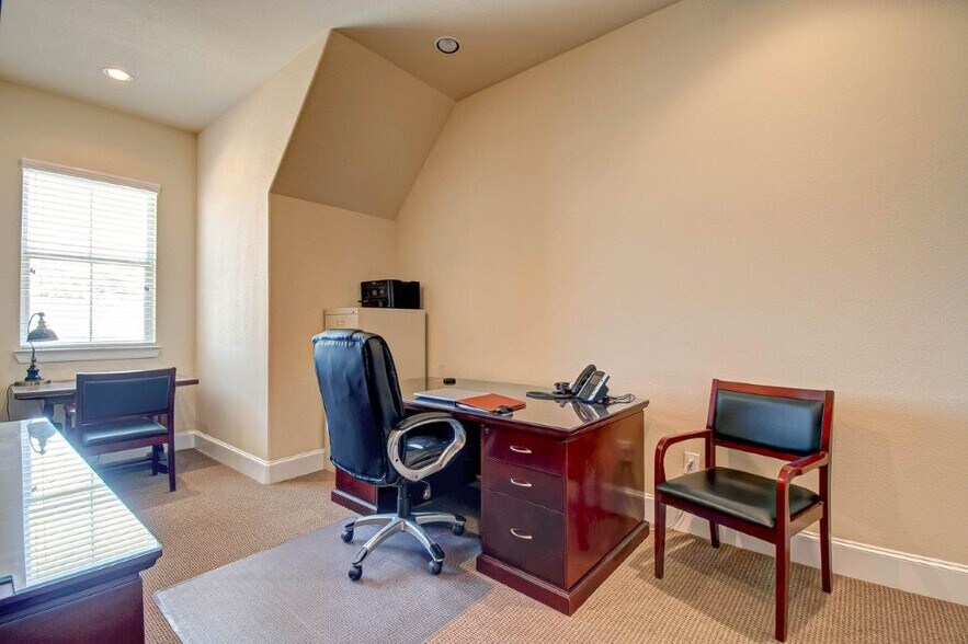 More Photos Of 303 Longmire Rd, Conroe Office For Lease